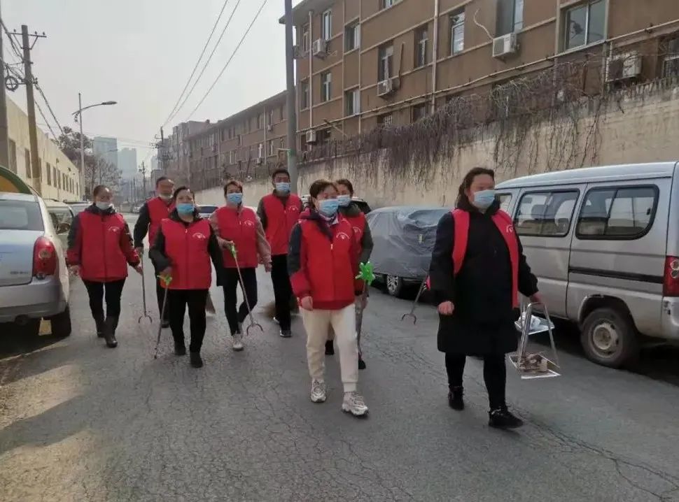 創(chuàng)建文明城市 傳承雷鋒精神 聯興愛心義工分會走進德州勞動局宿舍